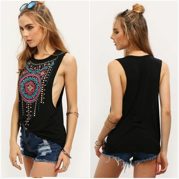 Tribal Print Muscle Tee Tank - Picture 2 of 6