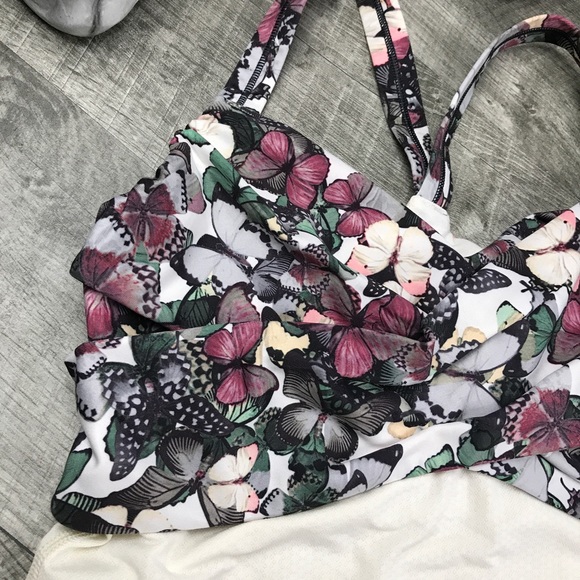 Lululemon Wrap it Up tank w built in bra BUTTERFLY - Picture 3 of 7