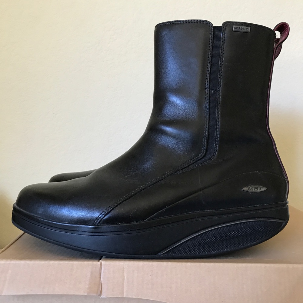 MBT leather boots size 40/8.5-9 NWT