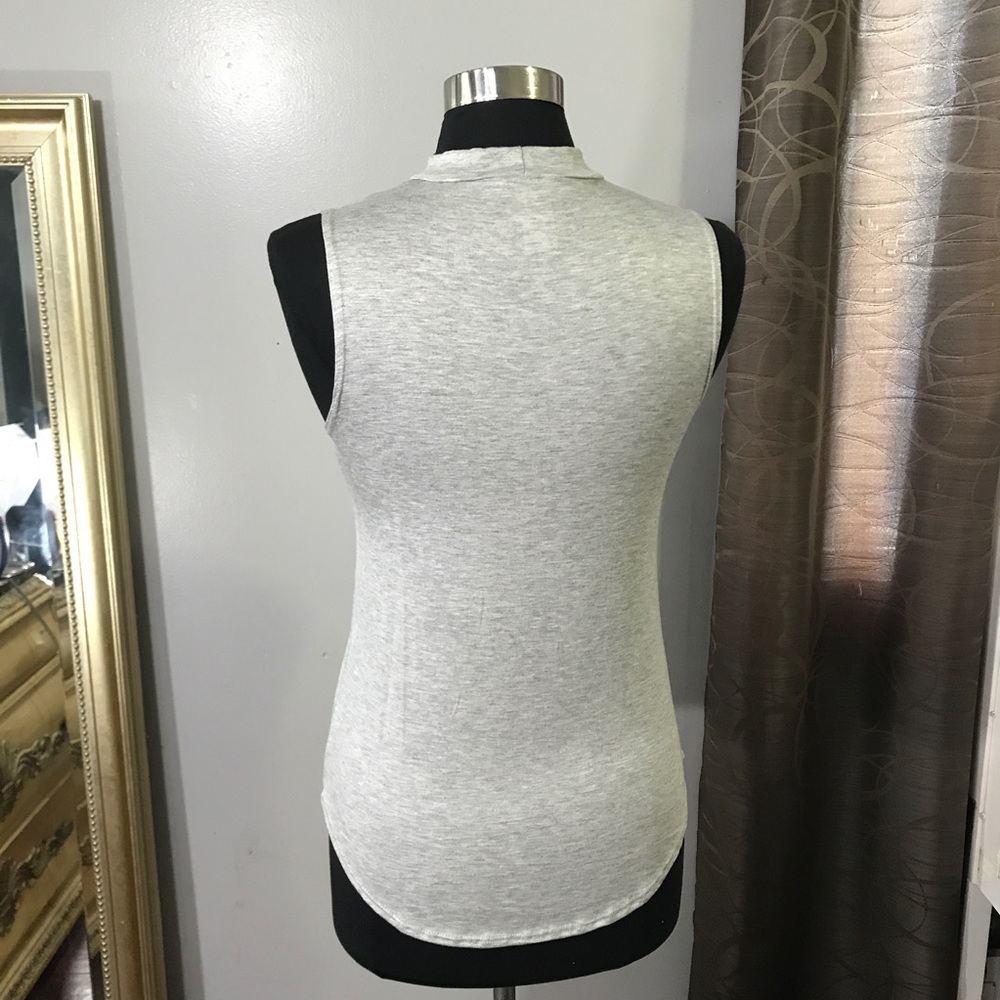 Cut Out Graphic Top - Picture 5 of 6