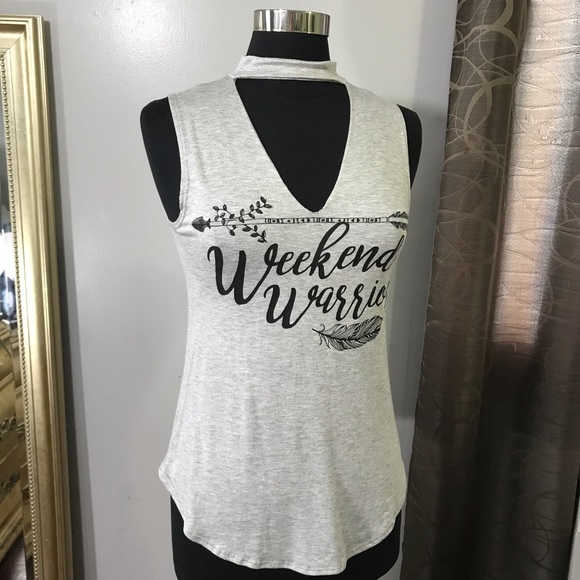 Cut Out Graphic Top - Picture 3 of 6