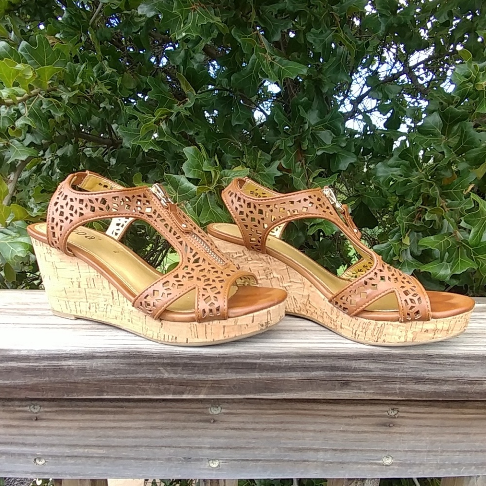 Women's (6) or Girl's (4) Zipper Wedges