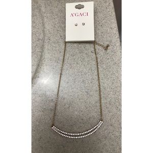 Necklace and earrings set.