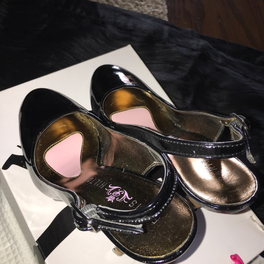 Paris Hilton heels 👠