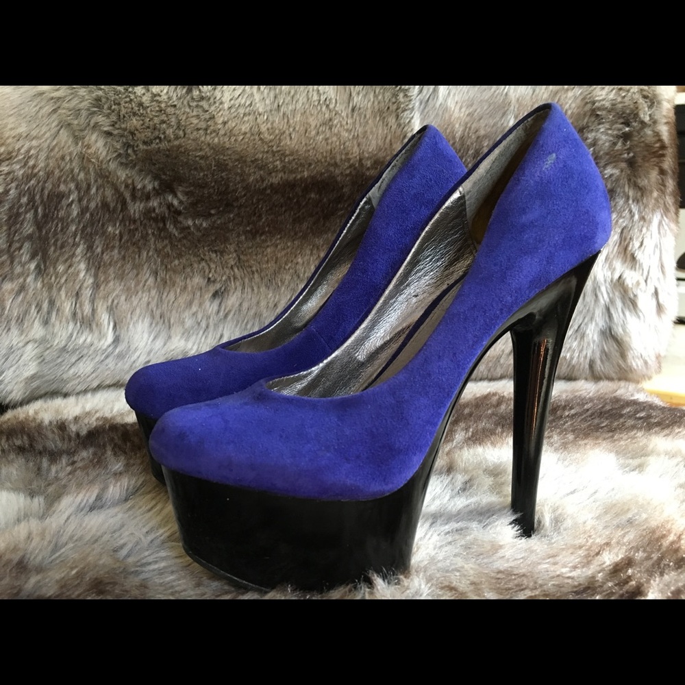 Steve Madden Blue suede Pumps