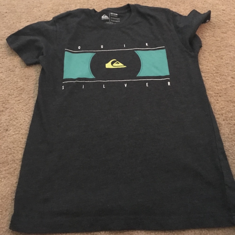 Quicksilver t shirt