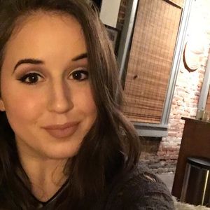 Meet your Posher, Phoebe