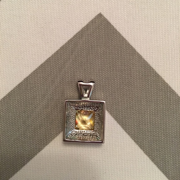 Necklace Charm - Picture 2 of 2