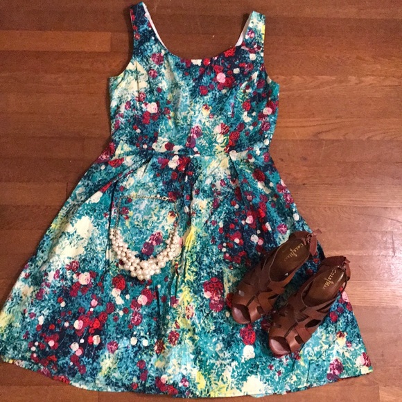 Dresses & Skirts - Tiana B. Floral Dress