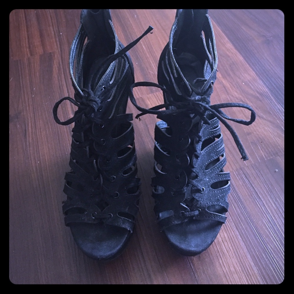 Black Wedges