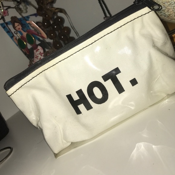 Alice and Olivia 💄 - Picture 2 of 4