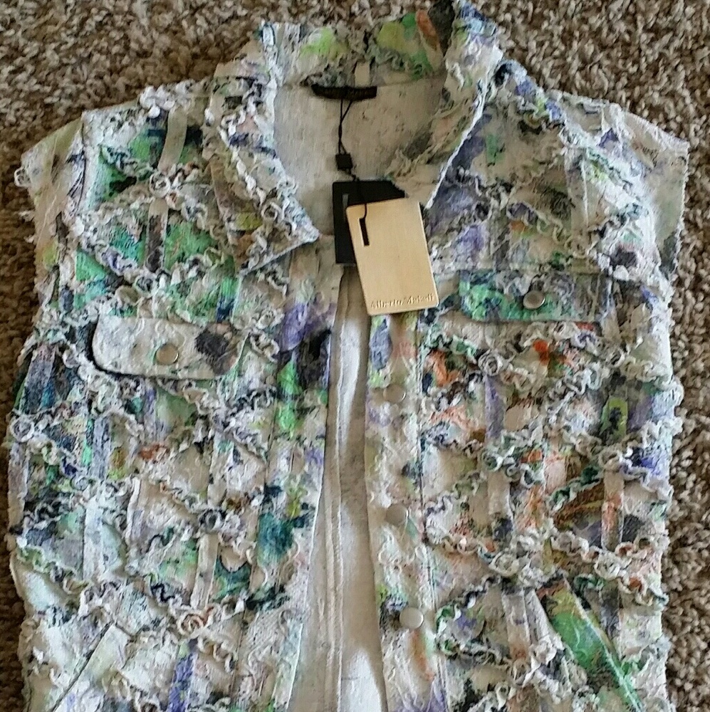 Alberto Makali vest