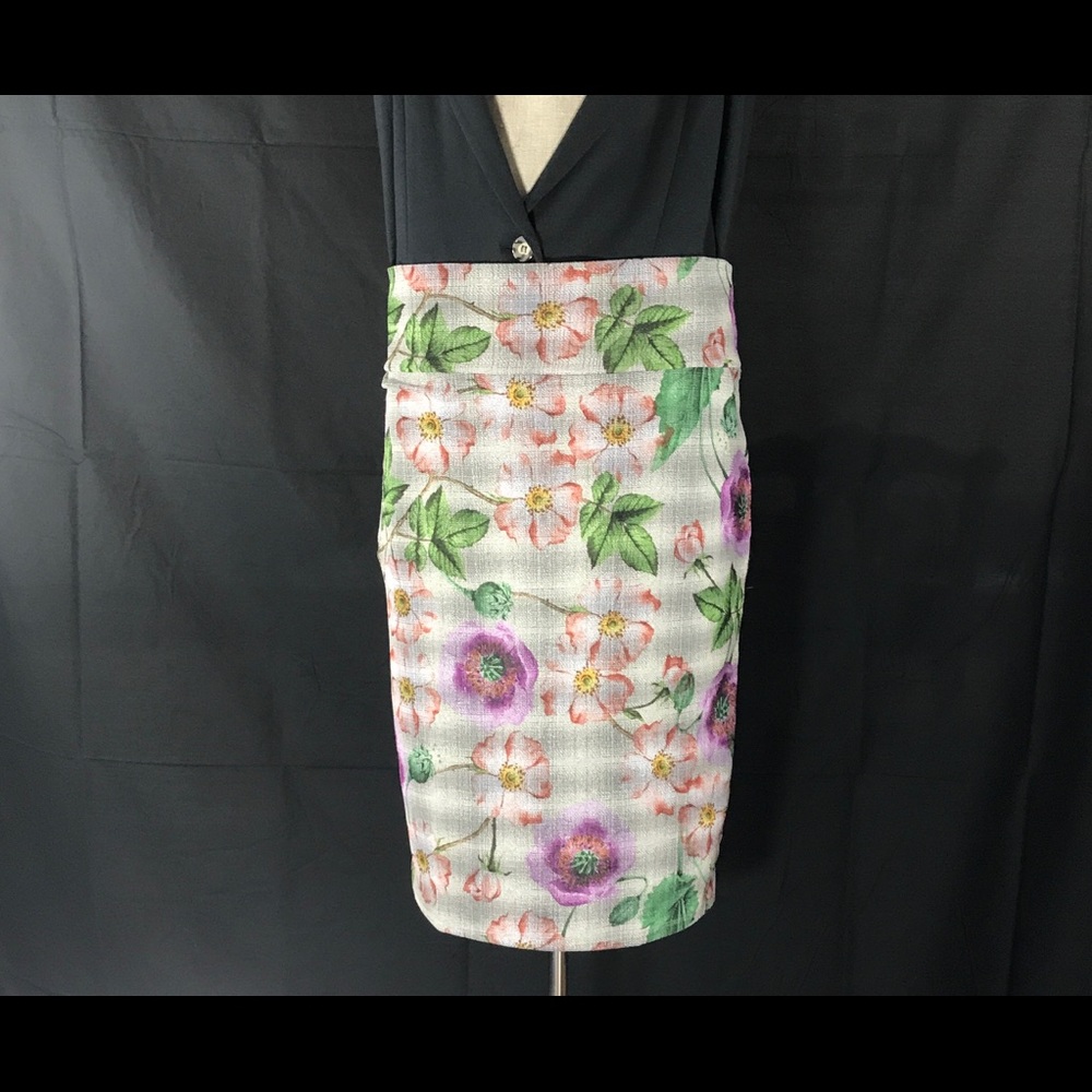 LulaRoe Flowered Skirt.