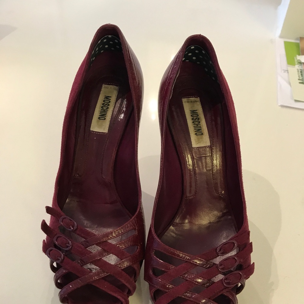Moschino open toes burgundy leather heels