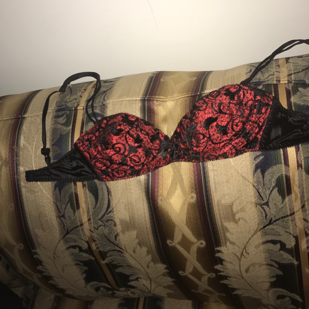 VINTAGE vs lace bra!!