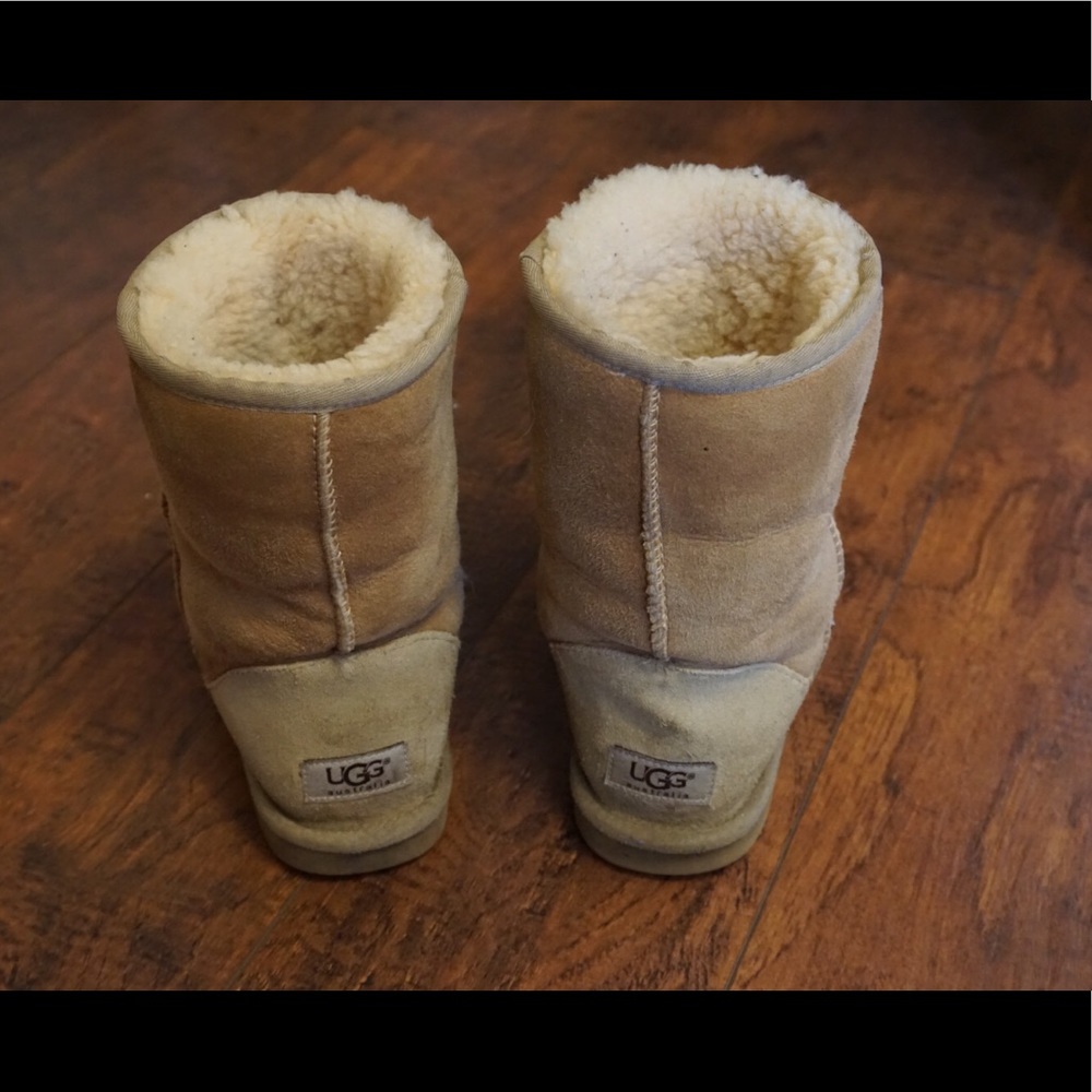 Boots size 8 sand Uggs