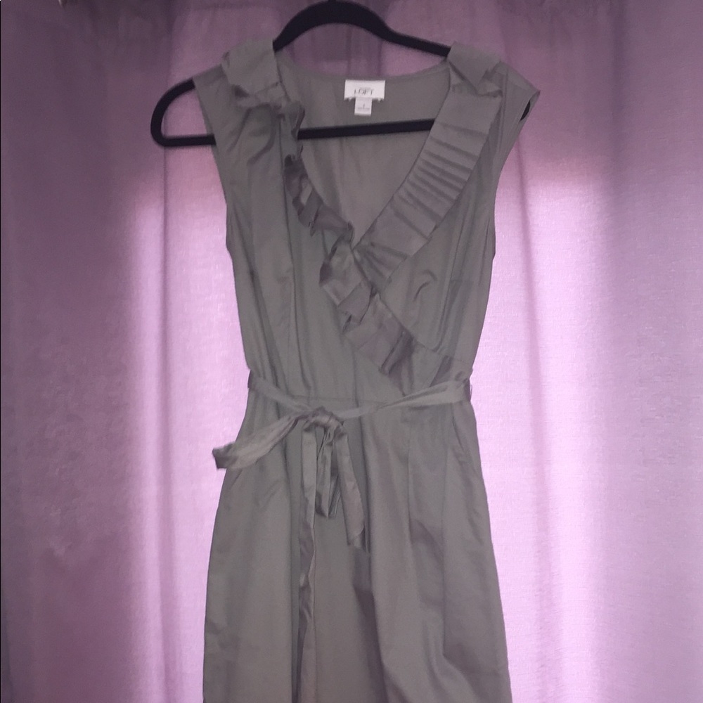 NWOT! AT Loft Gray dress, ruffle, blue band