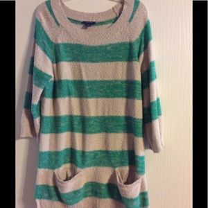 Long sweater with front pockets