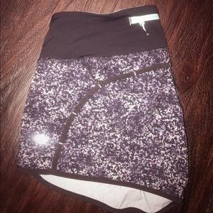 Lululemon shorts Unique pattern size 8