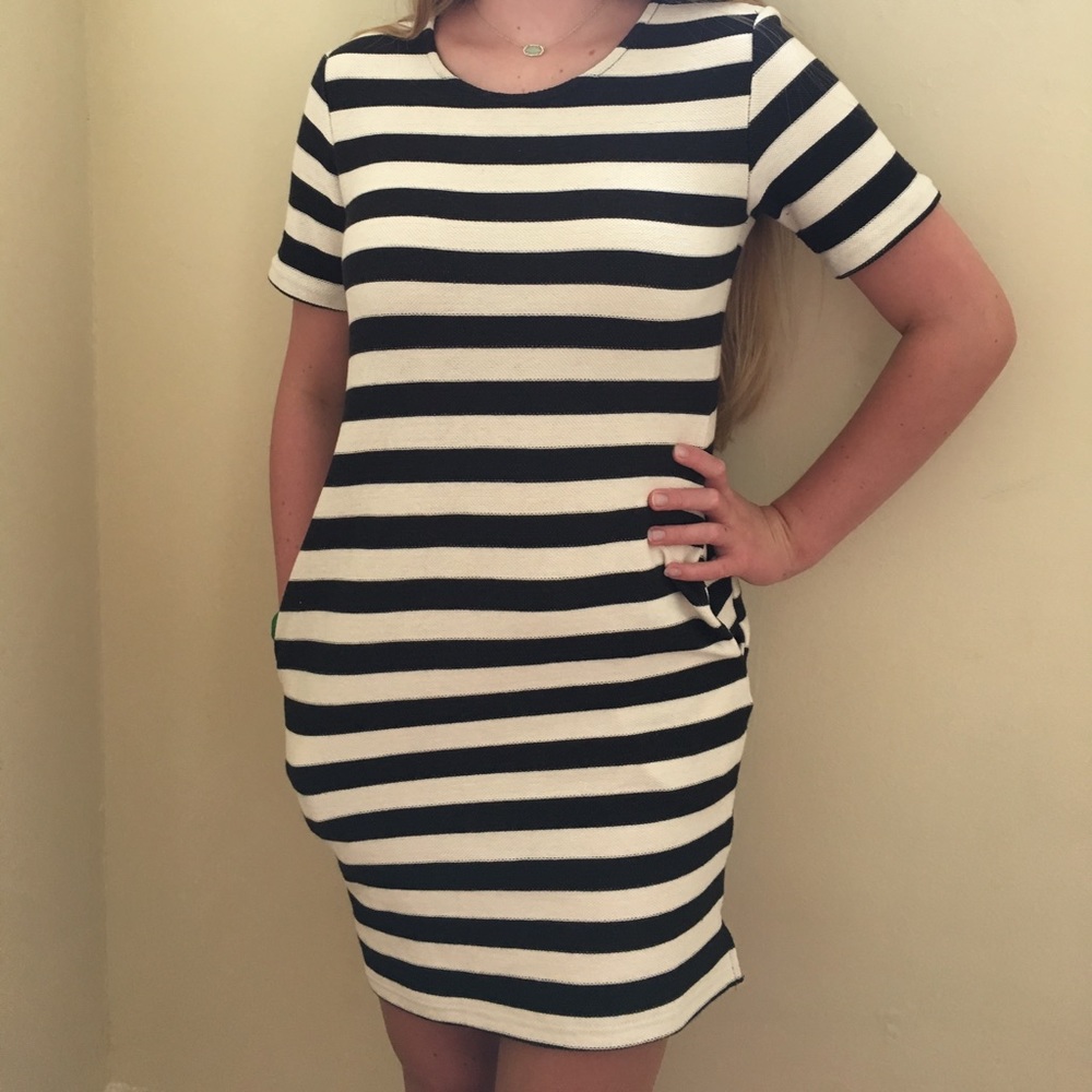 Black and ivory striped dress, size S - pockets!