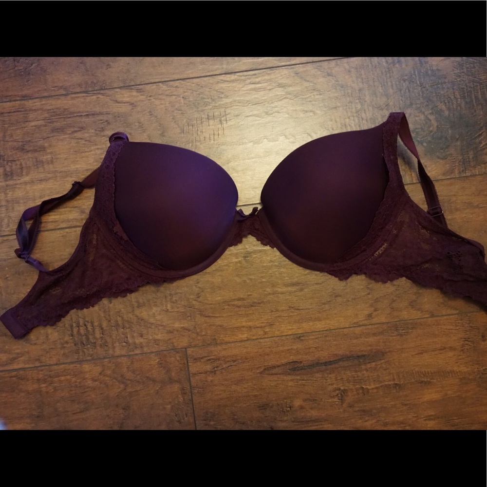 SOLD!! Victoria's Secret Bra 34DD