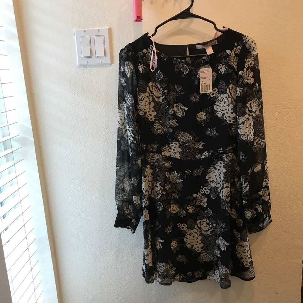 NWT F21 long sleeve dress - Picture 2 of 3
