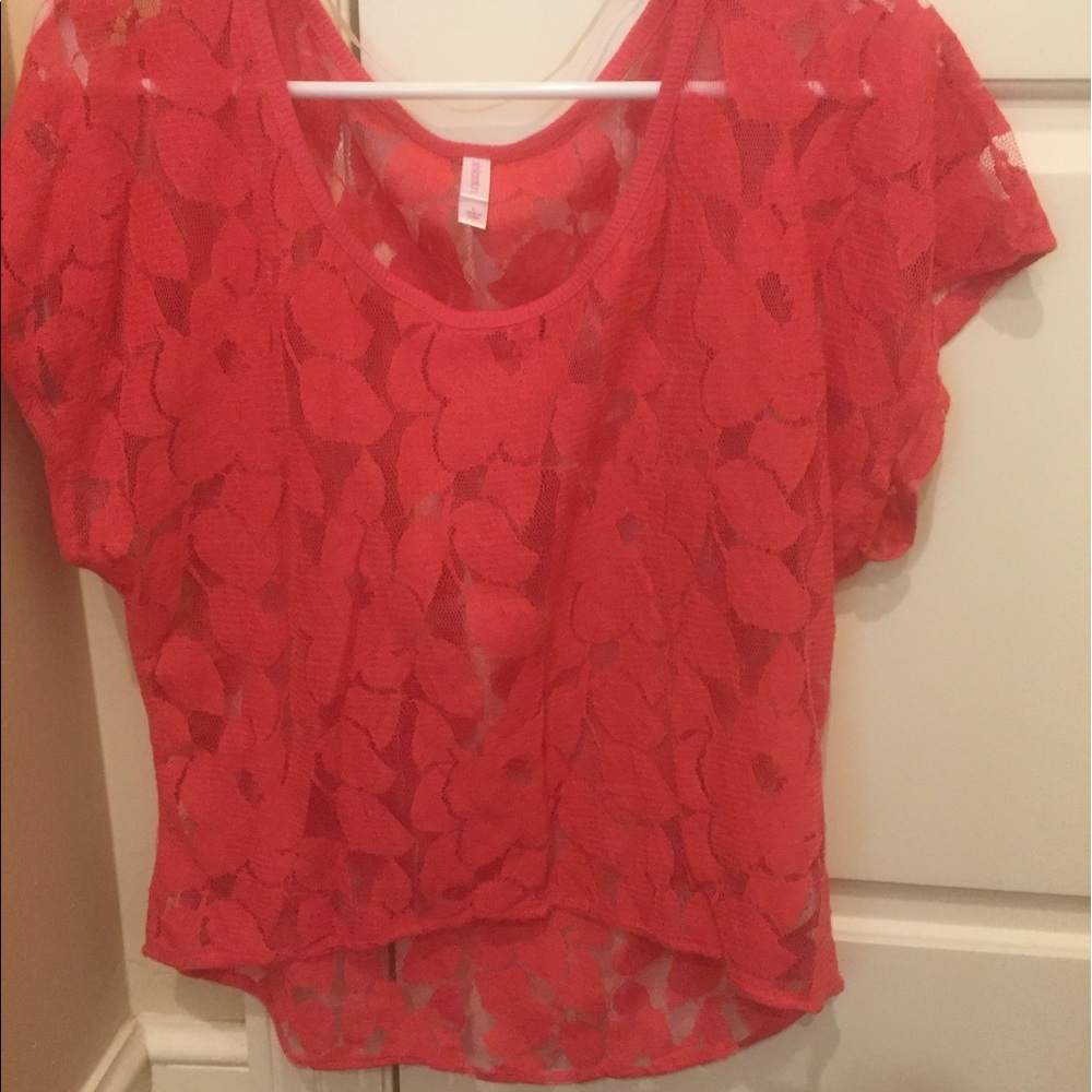 Cute pinkish red top