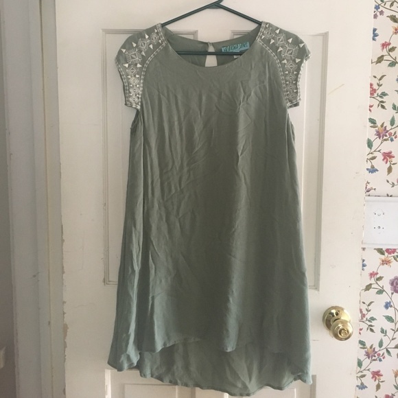 Green Hi-Low Sheath Dress with Embroidery (M) - Picture 2 of 3