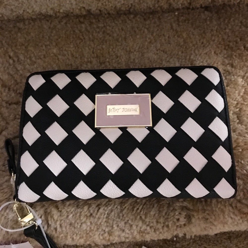 Large wristlets/wallet