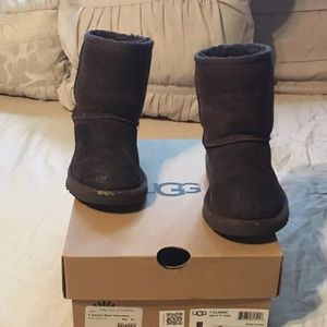 Toddler size 9 chocolate brown Uggs