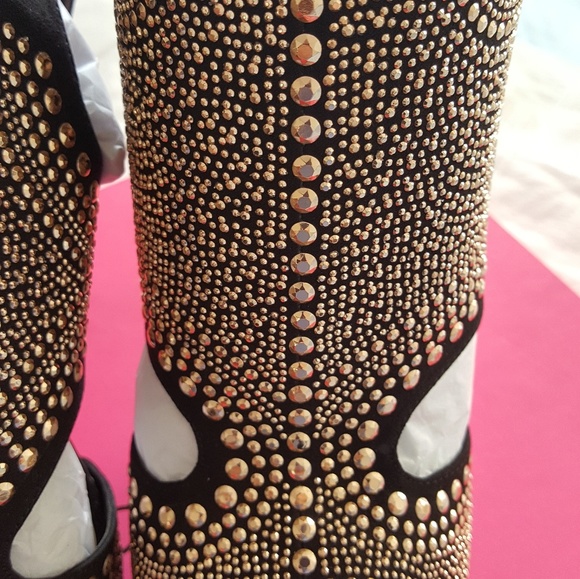 BETSEY JOHNSON BRAND-NEW  SHOES - Picture 3 of 8