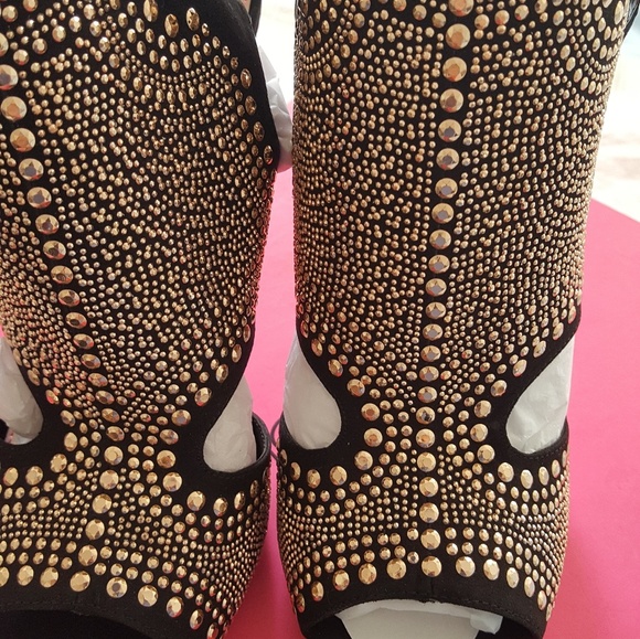 BETSEY JOHNSON BRAND-NEW  SHOES - Picture 6 of 8