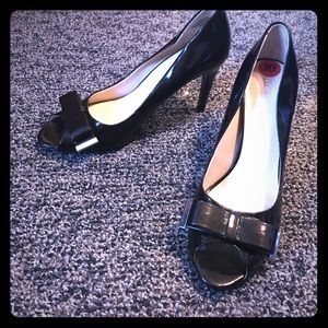 Nine West size 10 classic black heel.