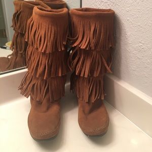 Minnetonka Fringe Boots Size 8