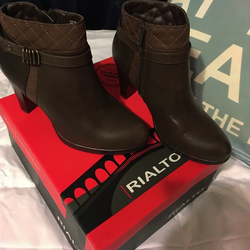 Great looking brown ankle boots