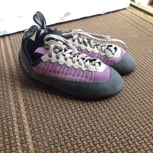  PRICE LOWERED Girls EVOLV rock climbing shoes