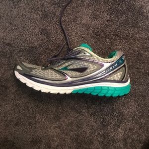 Like New Brooks Ghost running shoes