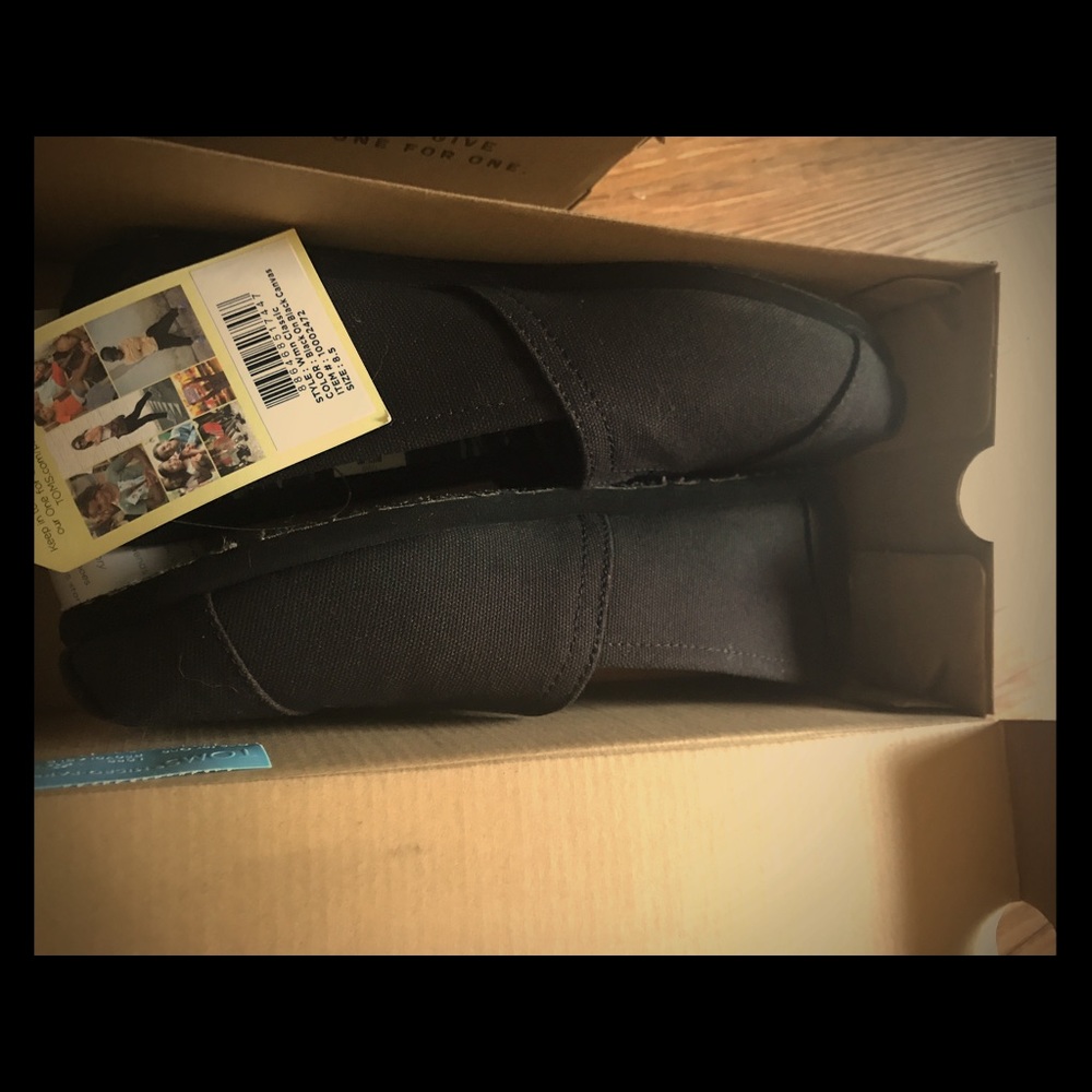 New!!! Toms black on black size 8.5 canvas shoes.