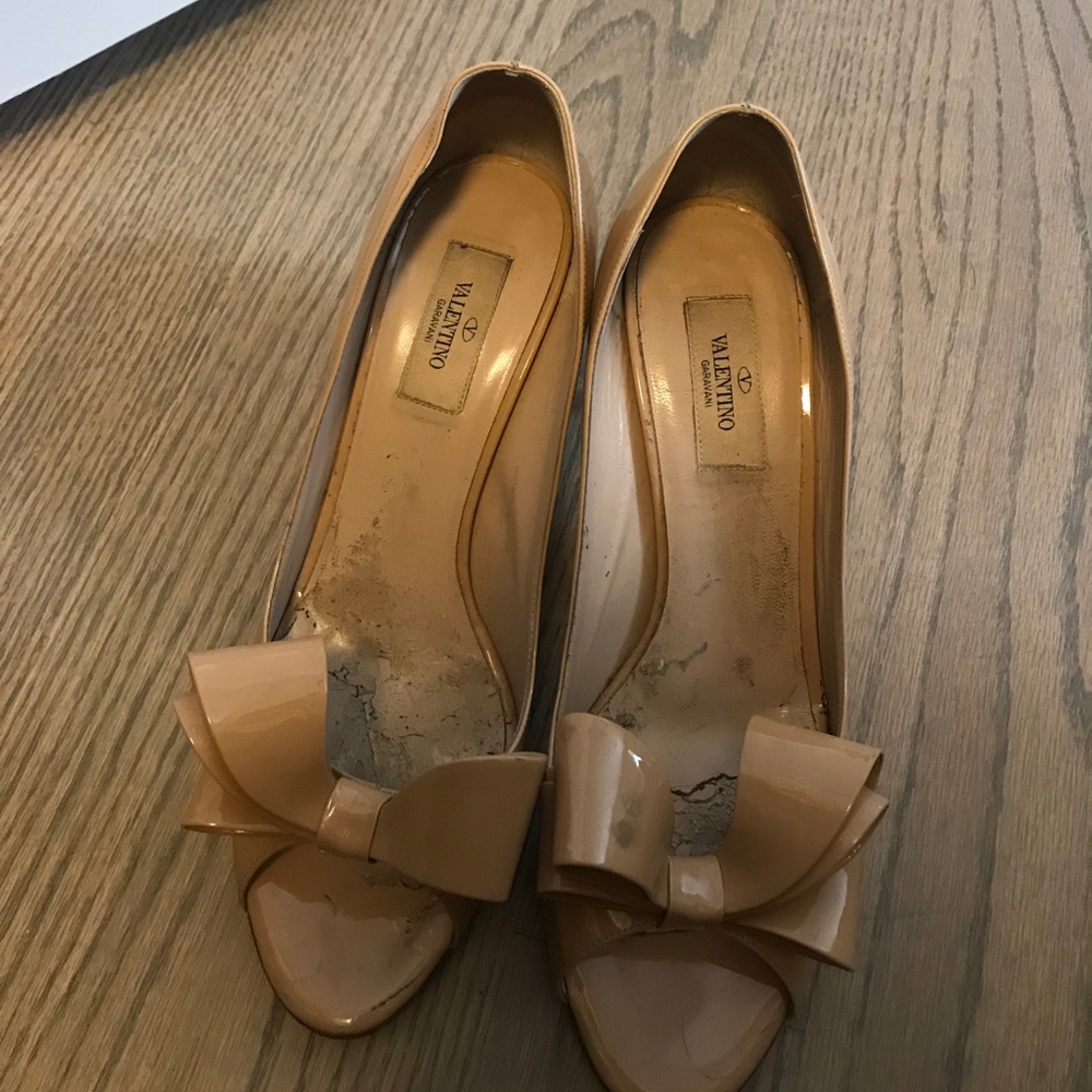 Valentino Bow Pumps, Nude