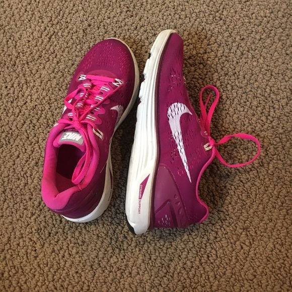 Nike shoes - Picture 4 of 4