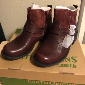 New Earth Origins Leather and Suede Low Boot