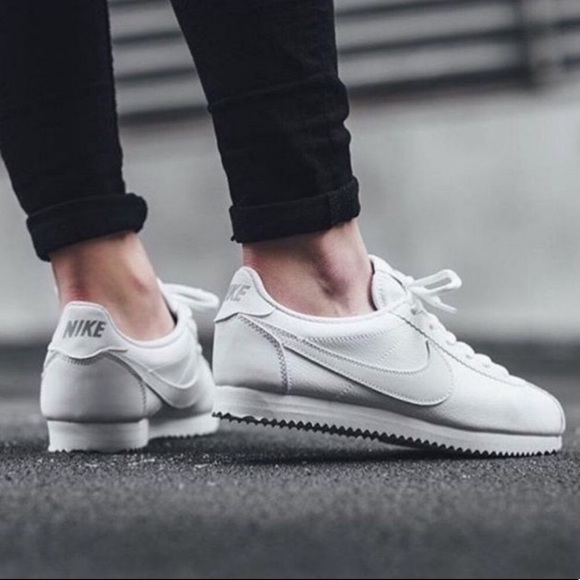 🍁1 HOUR SALE! NIKE WHITE CORTEZ WOMENS SHOES - Picture 3 of 6