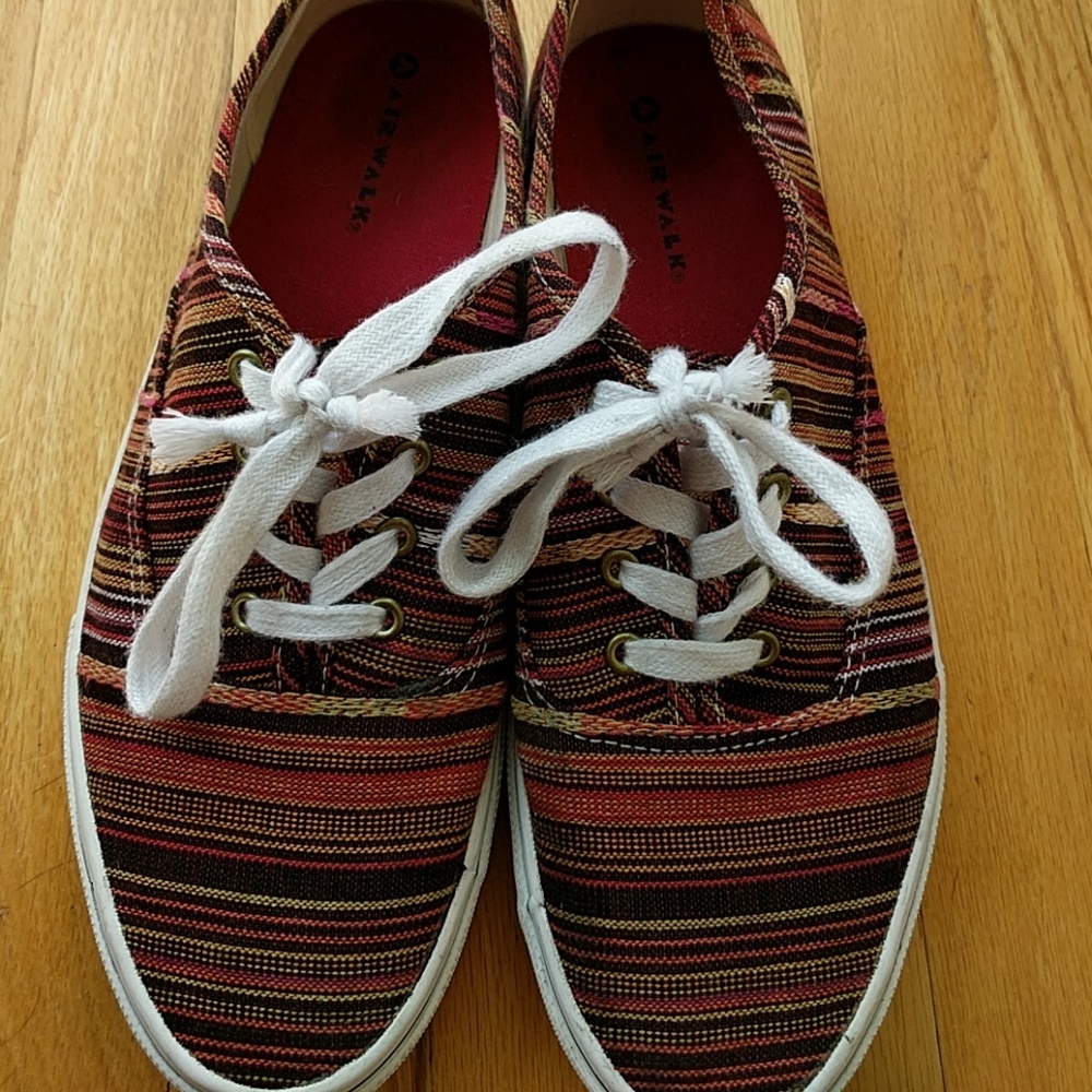 Air walk stripe canvas lace ups sneakers
