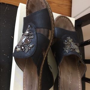 Super comfy wedge sandals