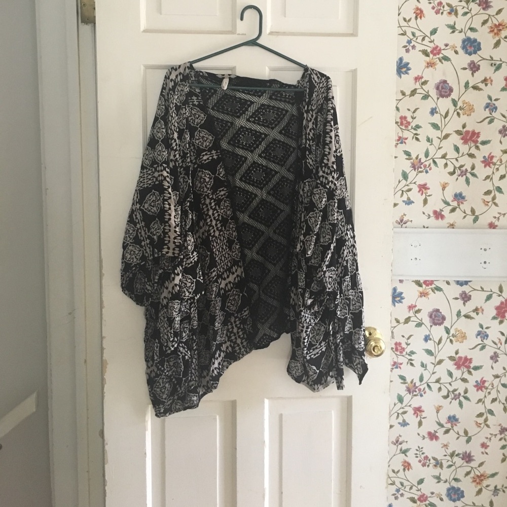Black & White Kimono with Lace Back (M)