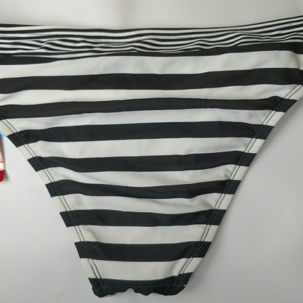 Hot Kiss Bathing Suit - Picture 3 of 4