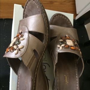 Super comfy wedge sandals