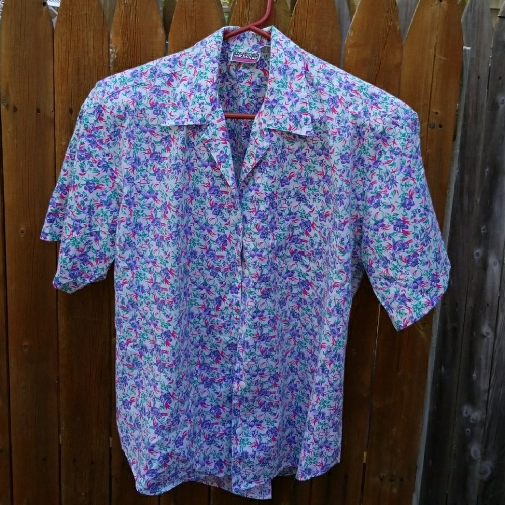 Pretty short sleeve floral shirt
