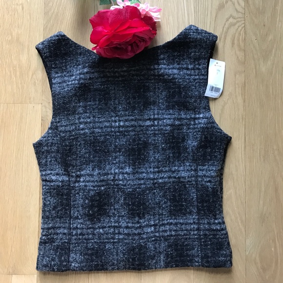 Banana Republic Tops - Banana republic black paid sleeveless top