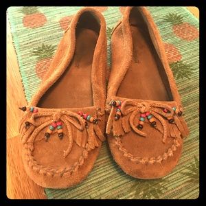 Size 8.5 Leather Minnetonka Moccasins
